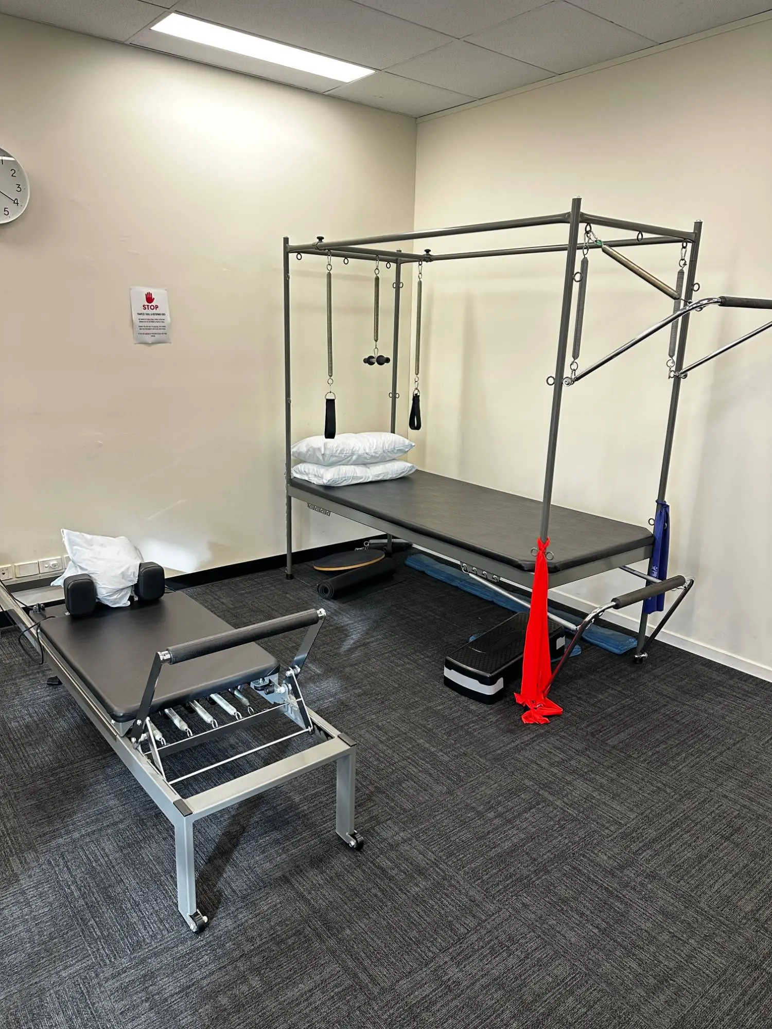Reformer and trapeze table